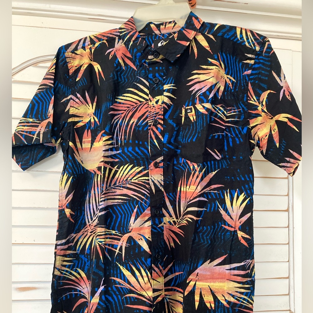 Quiksilver Boys XL Button down shirt NWT
